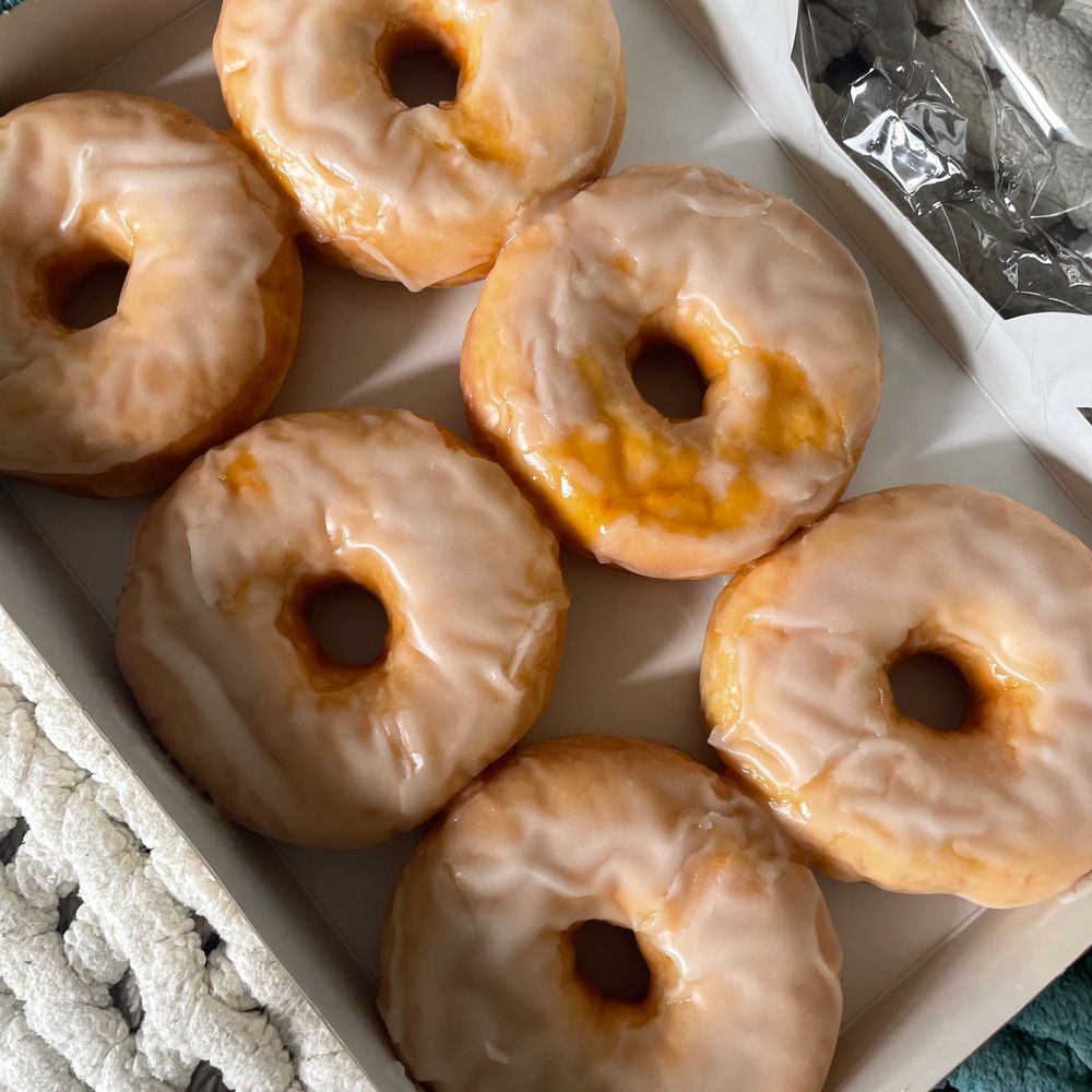 Glazed Donuts (4 pcs) – image 3