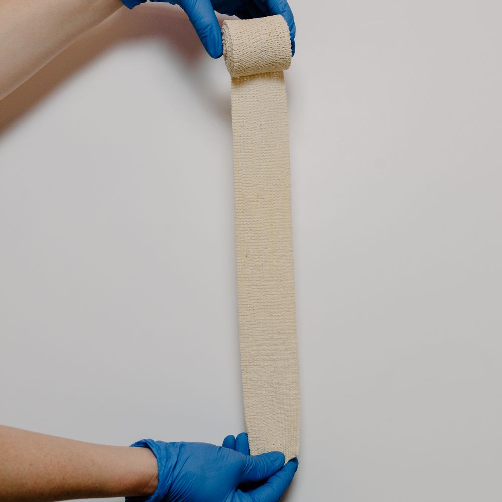 Elastic Crepe Bandage 10cm – image 3
