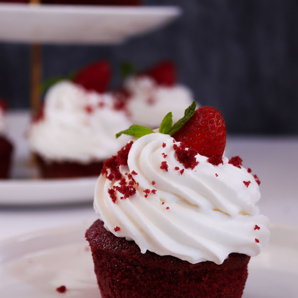 Red Velvet Cupcakes (4 pcs) – image 3