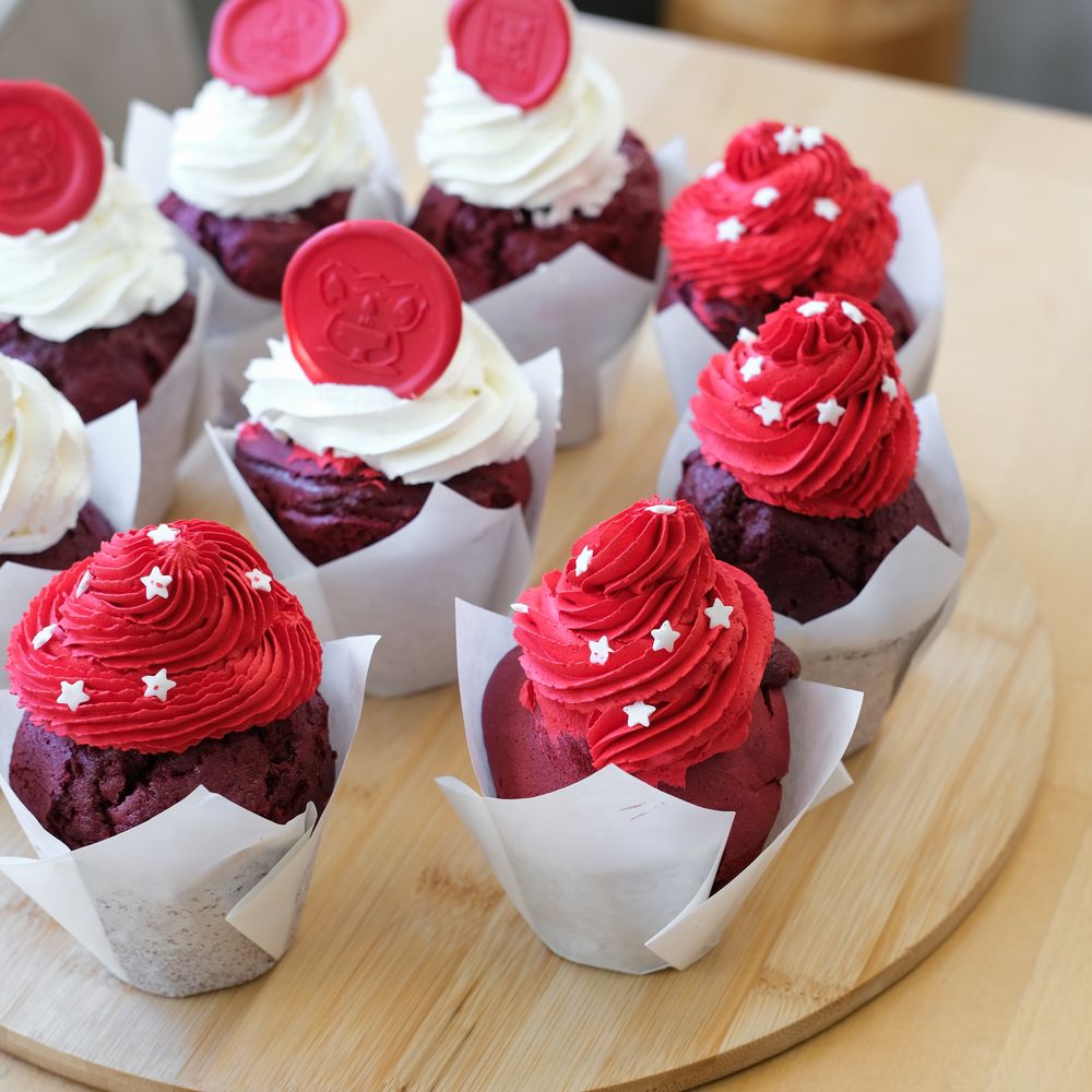 Red Velvet Cupcakes (4 pcs) – image 4